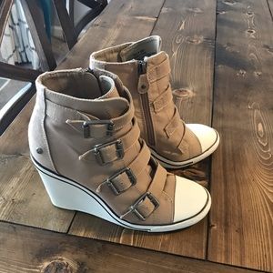 Simply Vera Vera Wang High Heel Boots